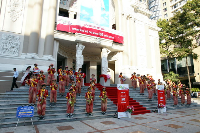 100 EXCITEMENTS OF HO CHI MINH CITY - 2010- (20)